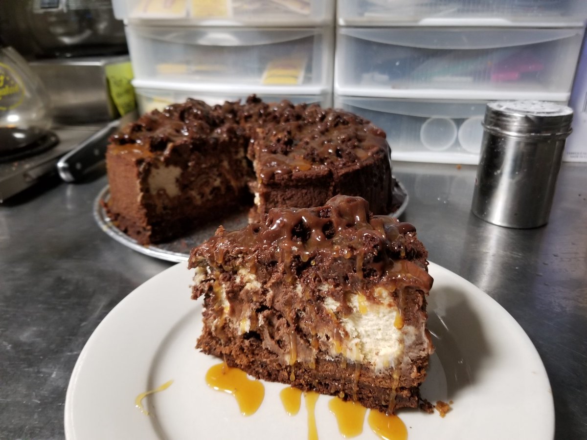 TheRealBakeBoss's tweet photo. Salted caramel brownie cheesecake!!! @FoodNetwork you should share this!!! #wow #baker #bakery #brownie #cheesecake #goals #caramel #eat #share #ThursdayMotivation #thursday #sweets #chef #delicious #foodnetwork #chocolate #bake #july #summer #interiordesign #Fantastic #bakeboss https://t.co/GnZSWUDvbp
