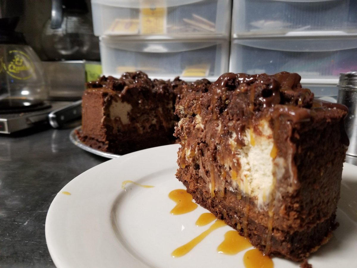 TheRealBakeBoss's tweet photo. Salted caramel brownie cheesecake!!! @FoodNetwork you should share this!!! #wow #baker #bakery #brownie #cheesecake #goals #caramel #eat #share #ThursdayMotivation #thursday #sweets #chef #delicious #foodnetwork #chocolate #bake #july #summer #interiordesign #Fantastic #bakeboss https://t.co/GnZSWUDvbp