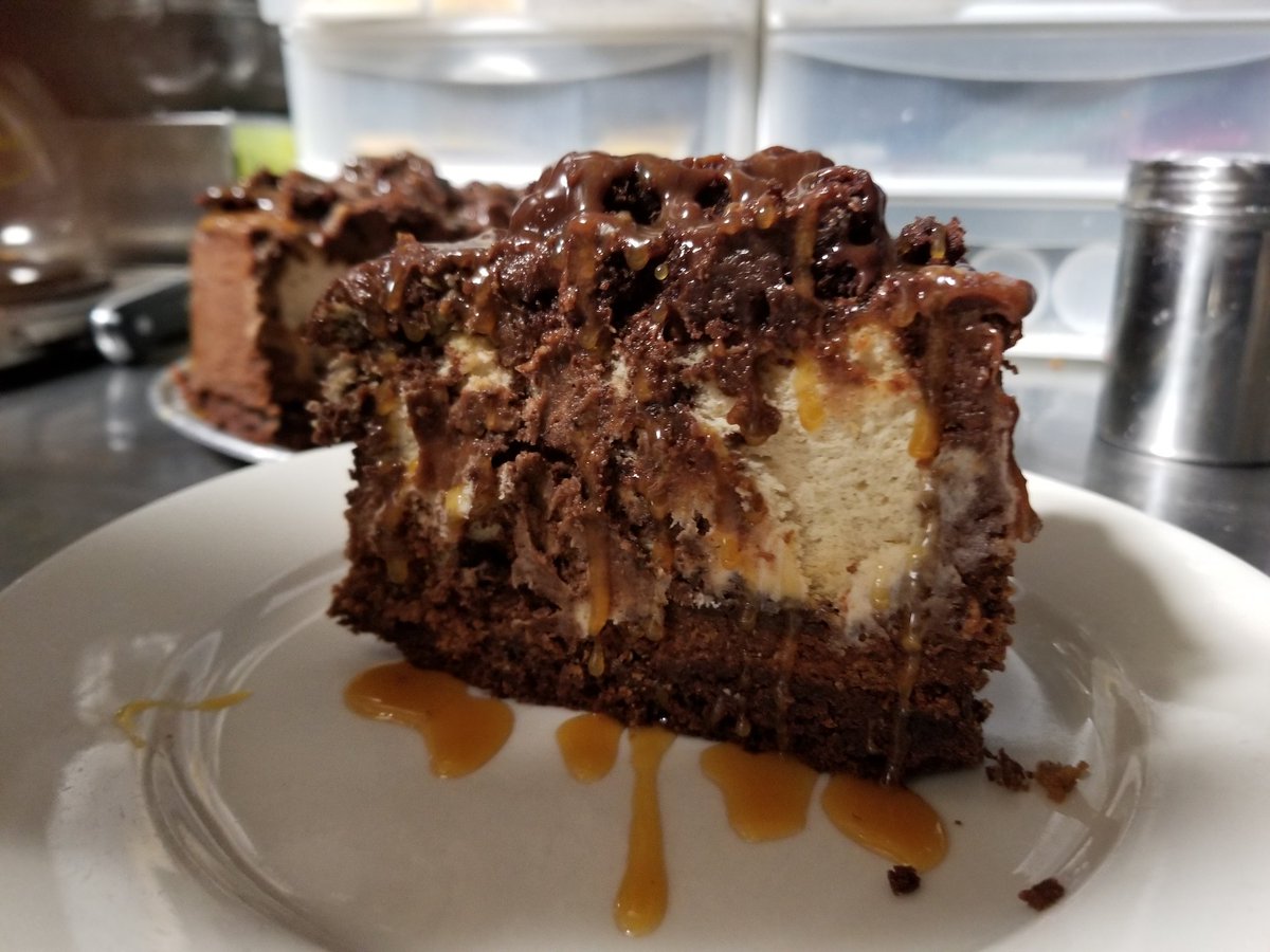 TheRealBakeBoss's tweet photo. Salted caramel brownie cheesecake!!! @FoodNetwork you should share this!!! #wow #baker #bakery #brownie #cheesecake #goals #caramel #eat #share #ThursdayMotivation #thursday #sweets #chef #delicious #foodnetwork #chocolate #bake #july #summer #interiordesign #Fantastic #bakeboss https://t.co/GnZSWUDvbp
