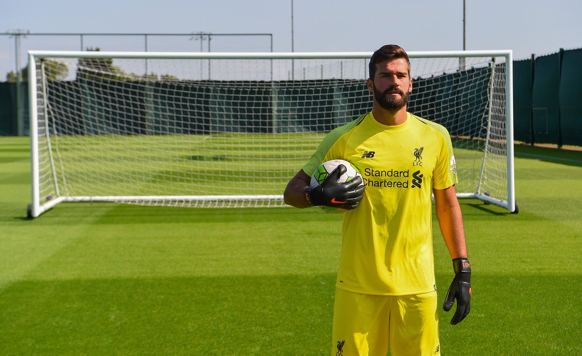 ElianeAS_'s tweet photo. #AlissonLFC 😍🇧🇷🔴 https://t.co/i4f68ZRTJL