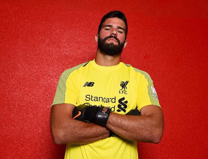 ElianeAS_'s tweet photo. #AlissonLFC 😍🇧🇷🔴 https://t.co/i4f68ZRTJL
