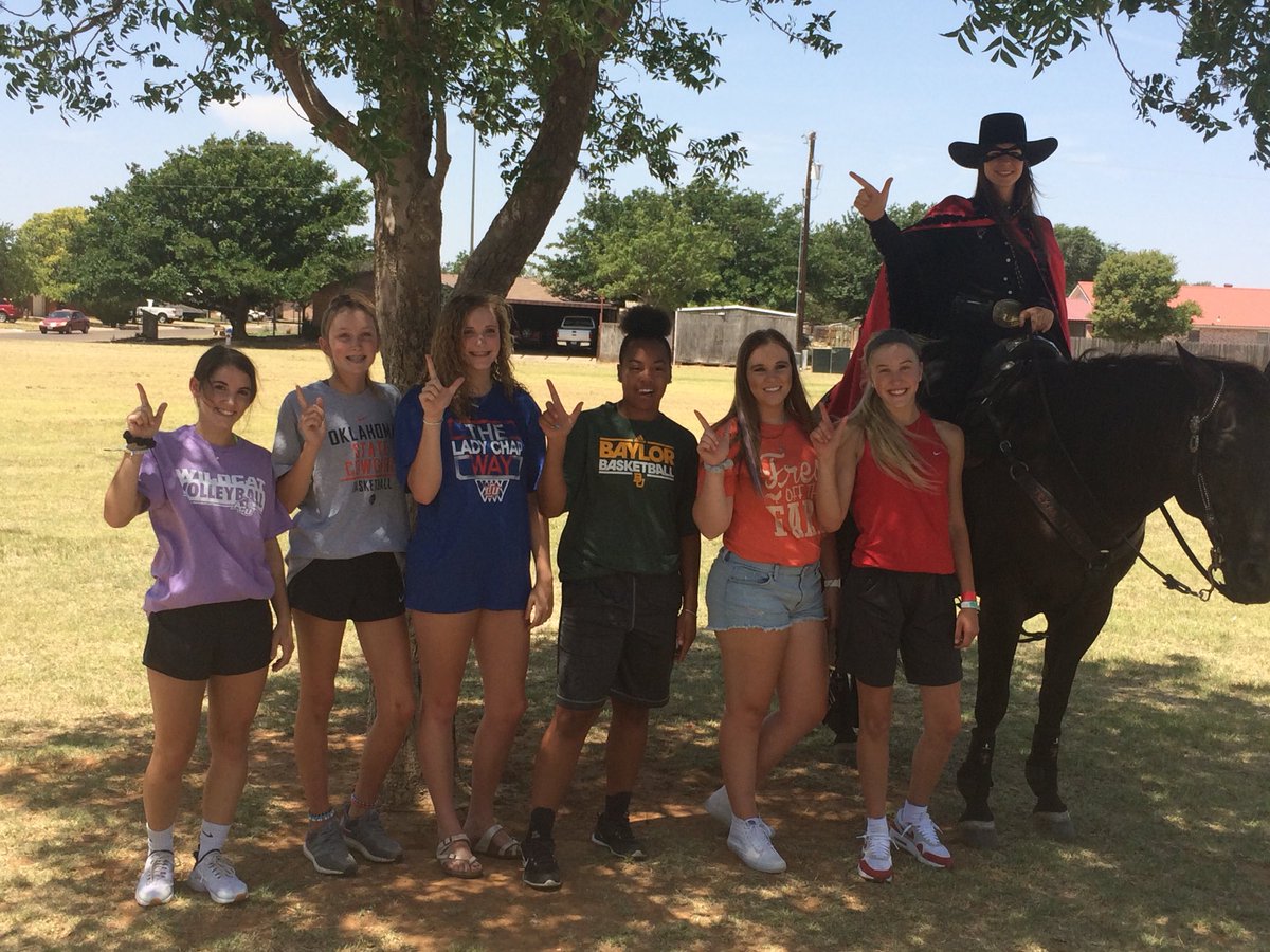 FrenshipGBB's tweet photo. Tigers giving up their summer time to serve others.
#TigerBites https://t.co/uFSky4OzH5