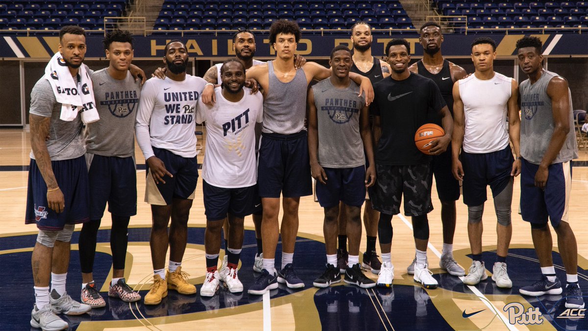 Pitt_MBB's tweet photo. Old school meets new school. #H2P https://t.co/LCDnNsnvX6