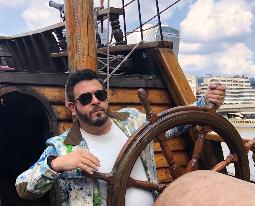 AdamRichman's tweet photo. Aboard the Golden Hinde, Ship of Sir Frances Drake:
This is a still from my new pirate movie - it’s Rated “Arrrrrr”
The ship’s wheel is attached to my belt - it’s drivin me nuts.
#DadJokes
#ButNotADad
#SorryMom https://t.co/fbCAGqtMJc
