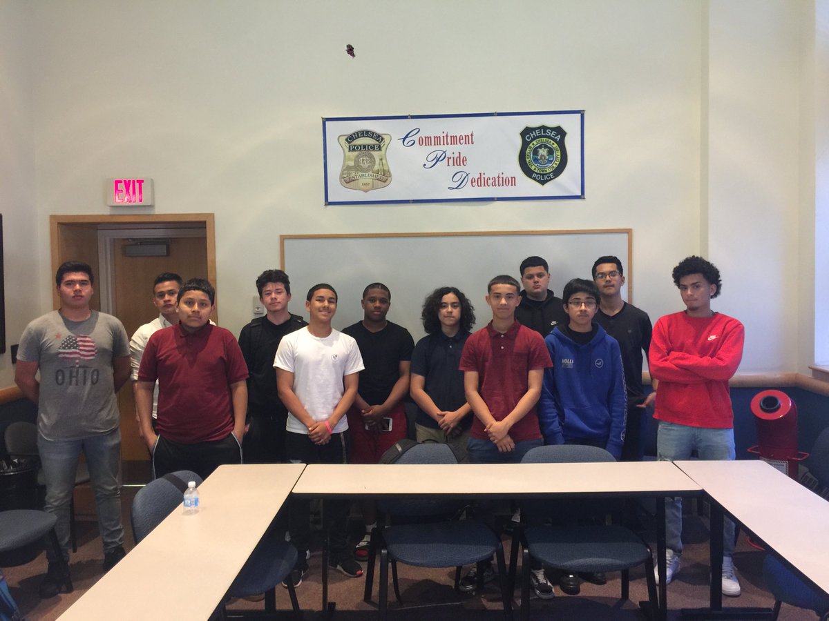 la_colaborativa's tweet photo. Thanks to support from our friends at @CommCorp_MA, this month more than 150 Chelsea youth began their summer jobs—in art programs, with the @CityofChelseaPD, and more—through the Collaborative's Summer Youth Employment Initiative! We are excited to watch our youth grow. https://t.co/du3G22nOe7