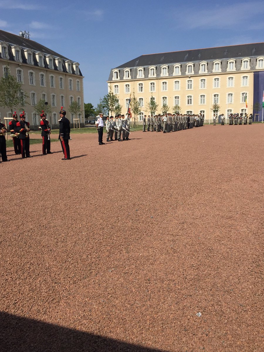 Très heureux de représenter ce matin monsieurle Maire <a href="/ChristopheBechu/">Christophe Béchu</a> <a href="/Angers/">Ville d'Angers</a> à la cérémonie de fin d année de <a href="/EcoleGenie/">Ecole du genie</a> présidée par #general Parmentier commandant l école, avant ses #adieux aux armes en Septembre <a href="/KarineEngel49/">Karine Engel 🇫🇷🇪🇺</a> @REAME49 #angersrayonnemnent