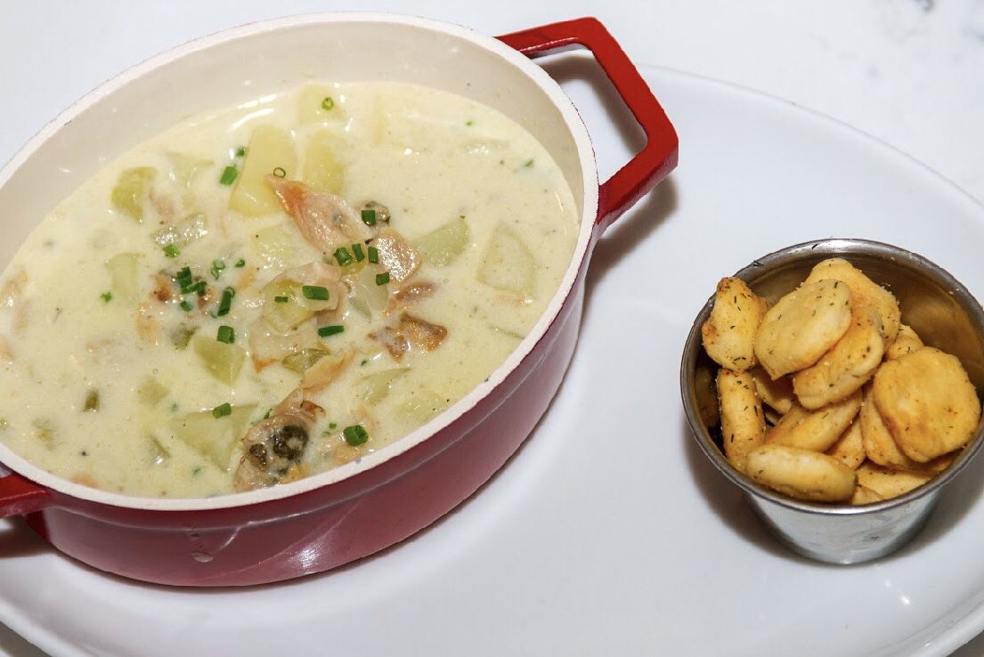TwoLightsChi's tweet photo. Our New England Clam Chowder is made with Cherrystone Clams and served with Housemade Dill Oyster Crackers. #TwoLightsChi https://t.co/zUfjzl9fcJ
