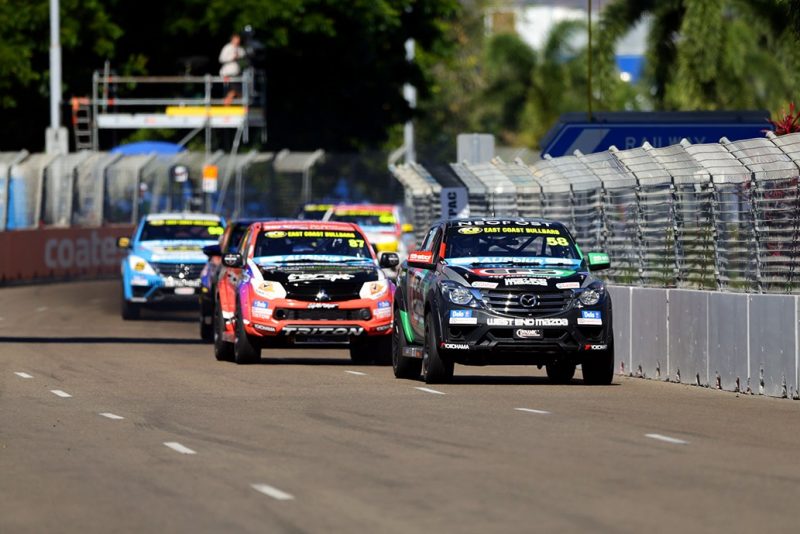 SupercarsAr's tweet image. El múltiple campeón de las desaparecidas #V8Utes, Ryal Harris, cree que las nuevas #SuperUtes necesitan más potencia para ganarse a los fans después de una reacción "desalentadora" hacia la categoría hasta ahora. #VASC #SupArg

Lee lo que dijo acá ➡️goo.gl/viUen8