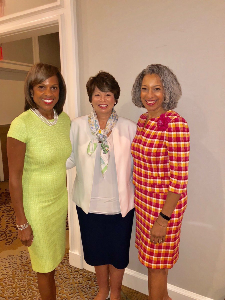 linksinc's tweet photo. Make today transformational: We hear you @MichelleObama! #WhenWeAllVote we can change the world. @linksinc National President Kimberly Leonard &amp; Legislative Issues &amp; Public Affairs Chair Karen Morrison heed the call from @ValerieJarrett today @elcinfo’s Women’s Leadership Forum. https://t.co/YP6wMcbT3Q