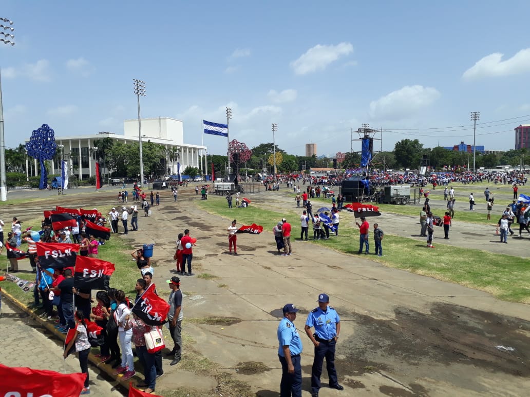 laprensa's tweet photo. Fotos 📷 | Así luce la plaza Juan Pablo II previo a la celebración del 19 de julio. A diferencia de otros años luce vacía >> https://t.co/KzQ7NksY4u https://t.co/JAFVP1nchg