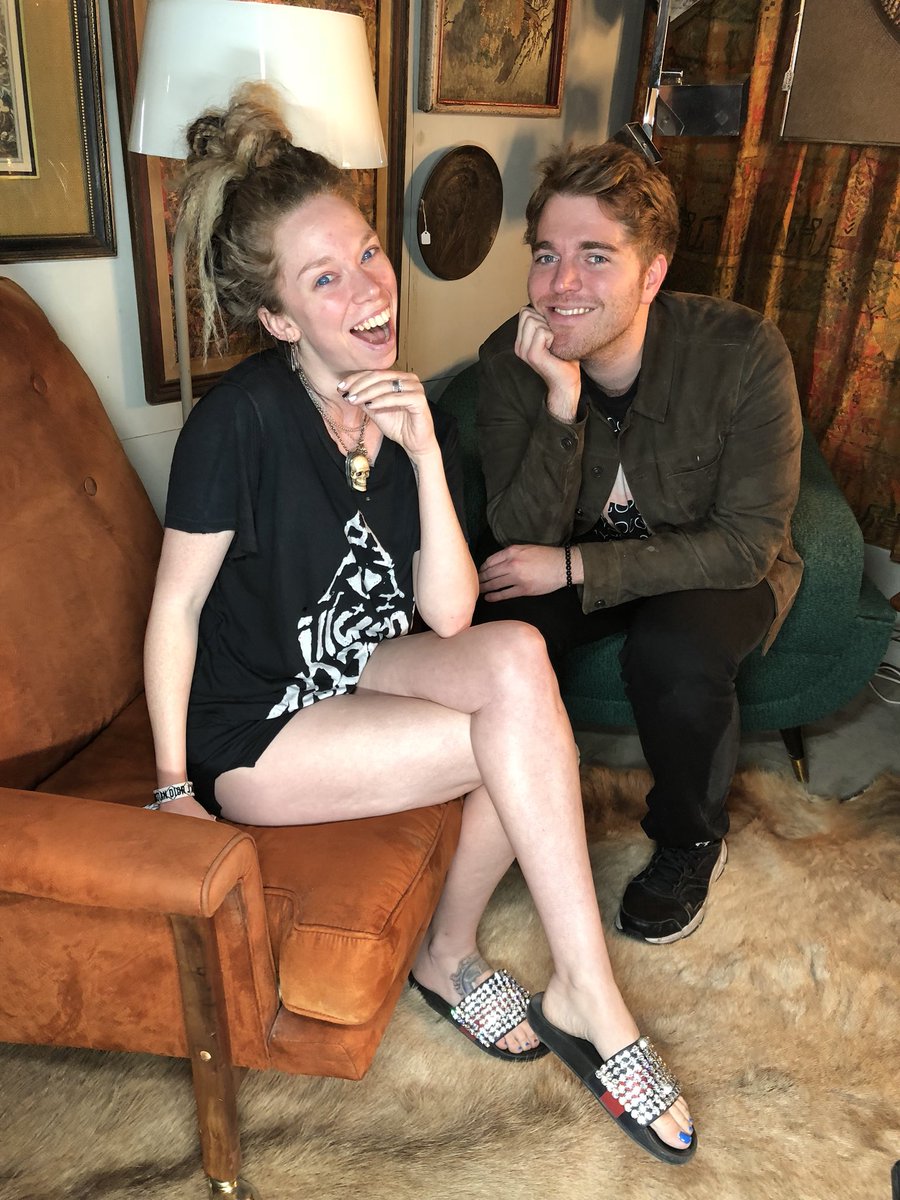 grav3yardgirl's tweet photo. happy birthday to my newest but quickly one of my dearest friends @shanedawson 🐷💜🐊 thank you for sharing your love &amp; compassion with all of us ✨ for always finding the light within the darkest times &amp; making us smile through it all! 🎂🎈
(also welcome to club 30 😉😏) https://t.co/t0jQnDbTqQ