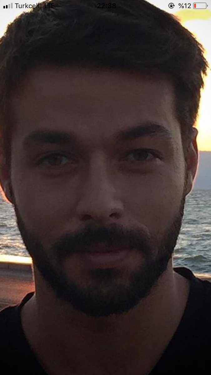 Aşırı güzel bir foto bir saattir bakıyorum...Gözlerin şişliği peki 😂