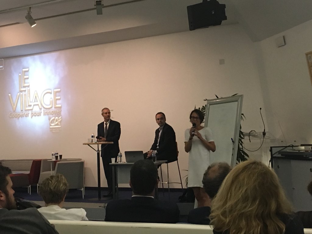 villageCAav's tweet photo. Présentation du @villageCAav et pitch de @Immodvisor @KerForHome et @_Archibien  ce soir devant le public @oloma_pdl ! De belles rencontres et synergies en perspective https://t.co/iHKyXDLsjX