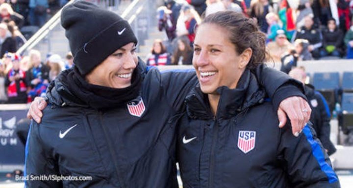Diana10Rojas's tweet photo. I just love the friendship, support and loyalty throughout the years between @CarliLloyd & @hopesolo 👏😭 True Legends 👑⚽ there will never be another #Harli 👏❤️⚽ #USWNT #TheBest https://t.co/aKhlWBhhbm