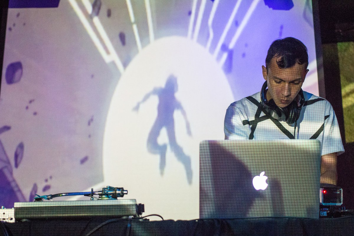 AHBLmusic's tweet photo. Which one of these knobs is for 'better posture'?
#queseralb #dj #backpain https://t.co/xzcYlUgyhB