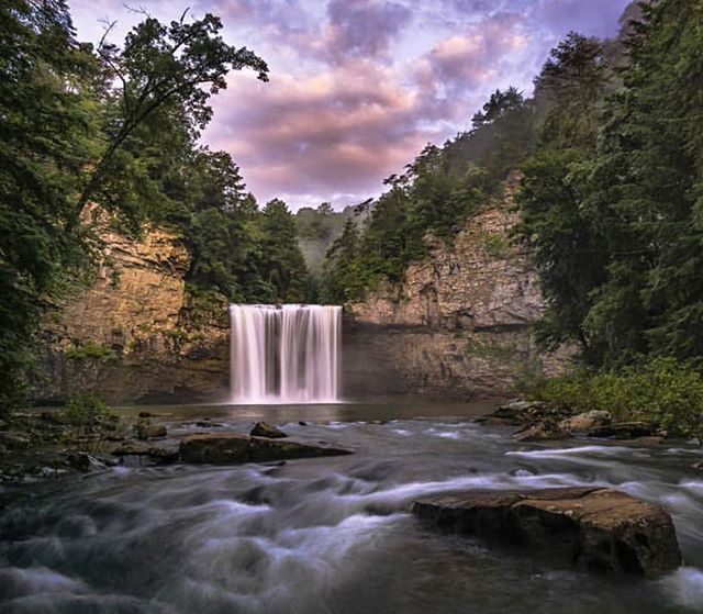NoogaFirst's tweet photo. A rare capture of sunset at Fall Creek Falls 😍 // photo by @natebowery #noogafirst https://t.co/ypHYOe1yJP