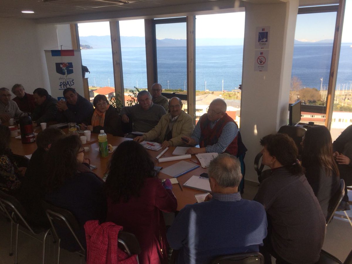 SSDelReloncavi's tweet photo. Usuarios del Programa PRAIS Reloncaví en mesa de trabajo mensual. Fortaleciendo líneas de trabajo en Reparación y Memoria. @ministeriosalud #ChileLoHacemosTodos https://t.co/jKsNmjQiCG