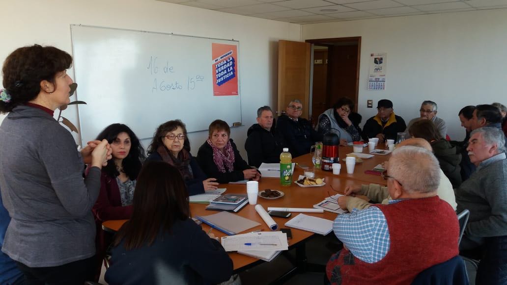 SSDelReloncavi's tweet photo. Usuarios del Programa PRAIS Reloncaví en mesa de trabajo mensual. Fortaleciendo líneas de trabajo en Reparación y Memoria. @ministeriosalud #ChileLoHacemosTodos https://t.co/jKsNmjQiCG