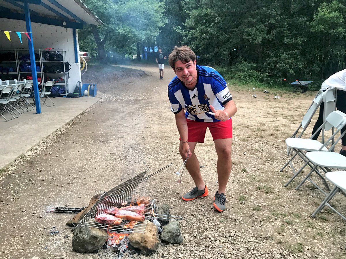 kanpezu's tweet photo. Kanpezun beti Martinez anaien haragi goxua. En Kanpezu siempre la buena carne de los hermanos Martinez! #k183 #kanpezu2018 https://t.co/CKZ5IOGiFd