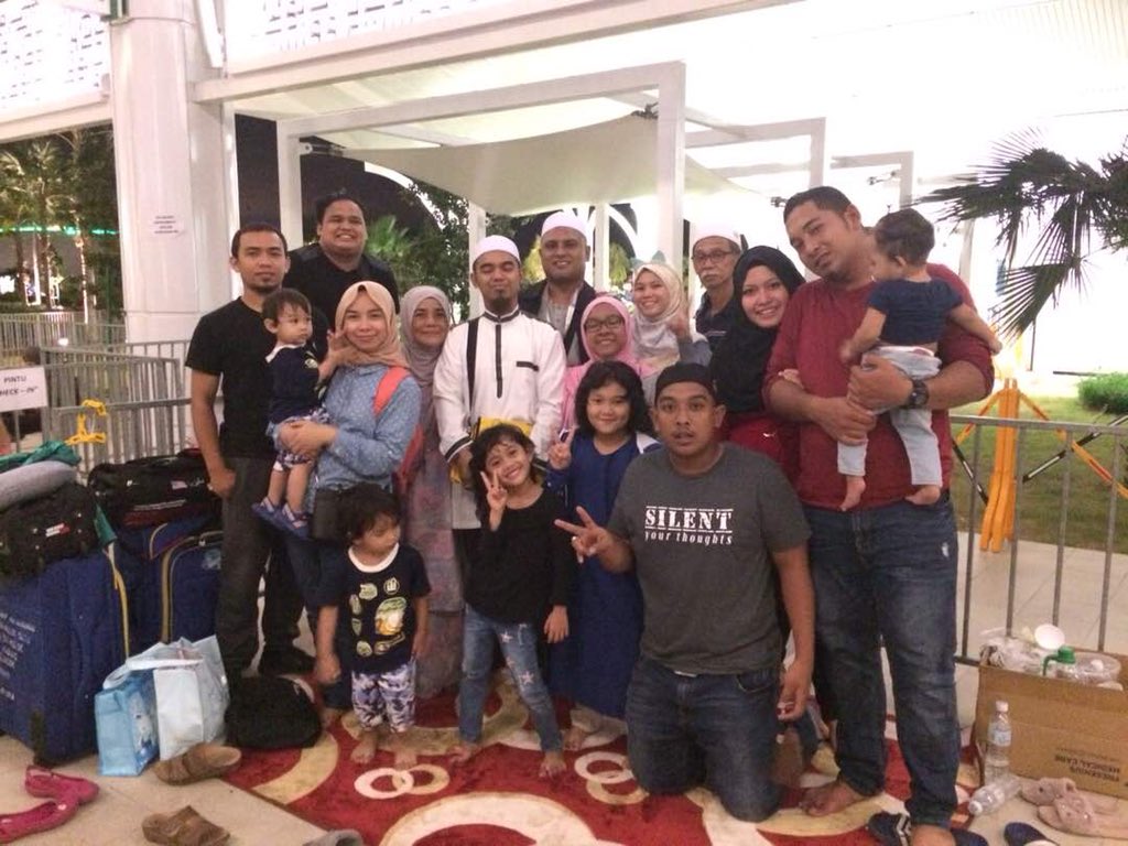 Tabung_Haji's tweet photo. KT08 (MH8114) dijangka berlepas dari KLIA ke Tanah Suci (Madinah) pada pukul 5:50 pagi. #haji1439H #KT08 #tabunghaji https://t.co/Rqa5aXJ0tR