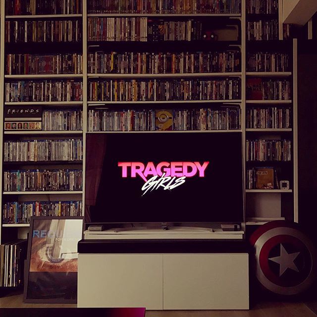 orosell's tweet photo. Here we go, let’s learn new things 😇
#nw Tragedy Girls 😄
#movieofthenight #tragedygirls #movienight #plex #plexapp #hometheater #shelfie #horror #moviegeek #movie #homecinema #nowwatching https://t.co/ieaIBgxexM https://t.co/Hbs46x6EJJ