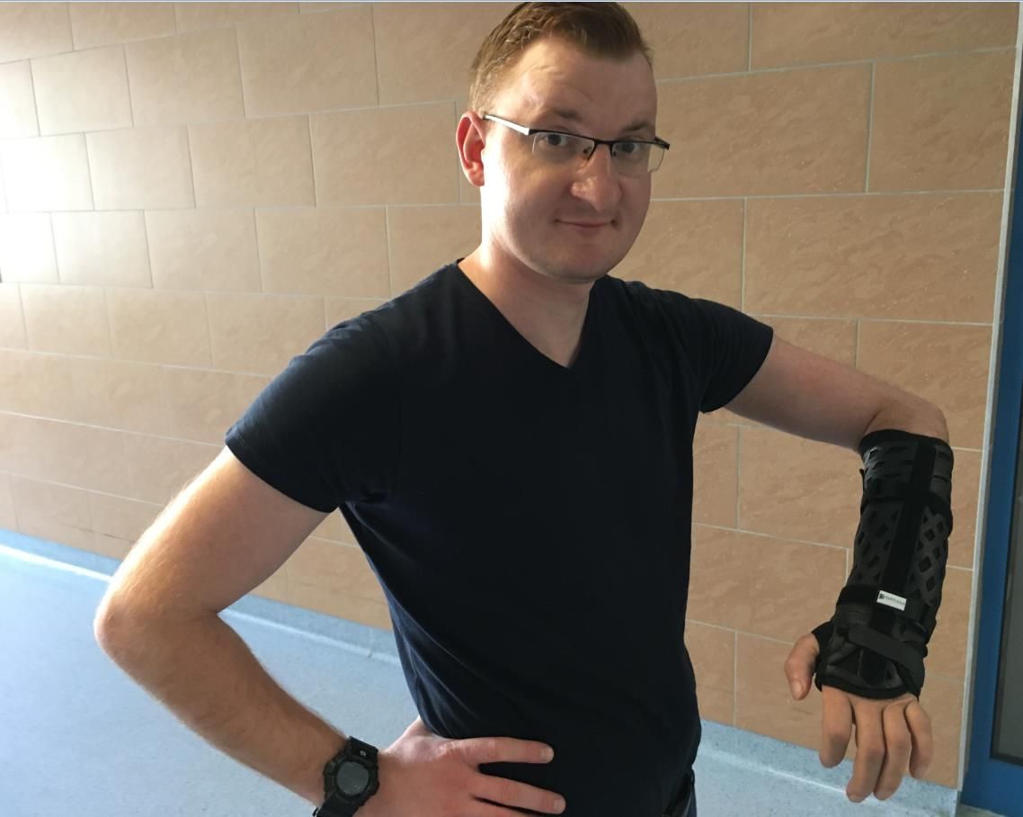 FastFormMed's tweet image. In 2016, Polish physicians used a #FastFormMed product during recovery of the world’s first hand transplant on patient Piotr Tchorz born without a hand. Amazing!
buff.ly/xrNLJ9…/Man-32-born-without-hand-under… #TBThursday #Orthopedics #HandTransplant #IrishBiz