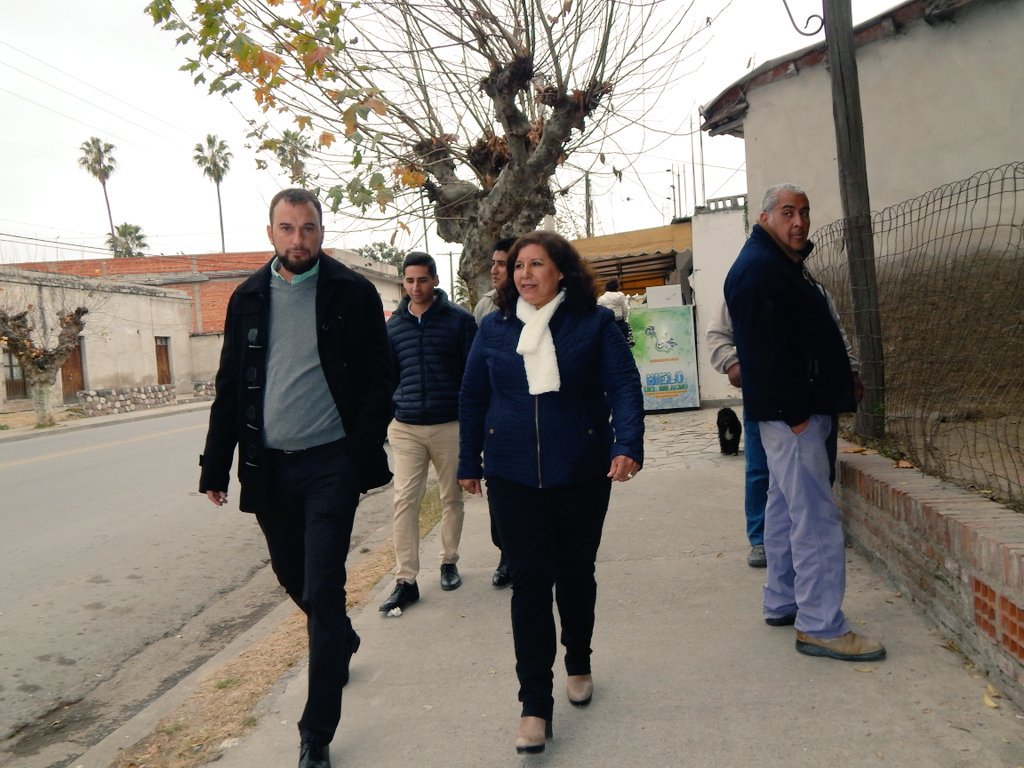 yolandaoficiall's tweet photo. Quiero saludar y agradecer la visita a Nuestra Ciudad al Amigo y Gerente de la GECAL @DARIOMADILE, hoy 16 beneficiarios del #ProgramaPromover del Ministerio de Trabajo, Empleo y Seguridad Social de la Nación son incluidos con entrenamientos laborales en nuestro Municipio. https://t.co/ep84CyfATZ