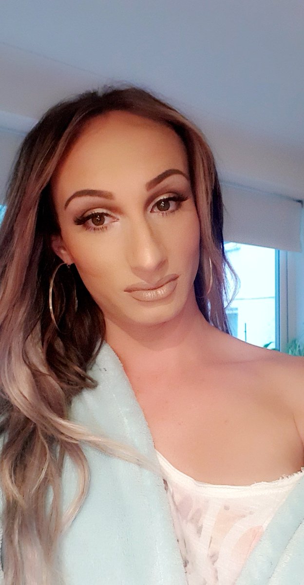 JESSICAPOW2's tweet photo. Hey guys good to be back hope everyone's ok xx https://t.co/BpwGvCtAyU