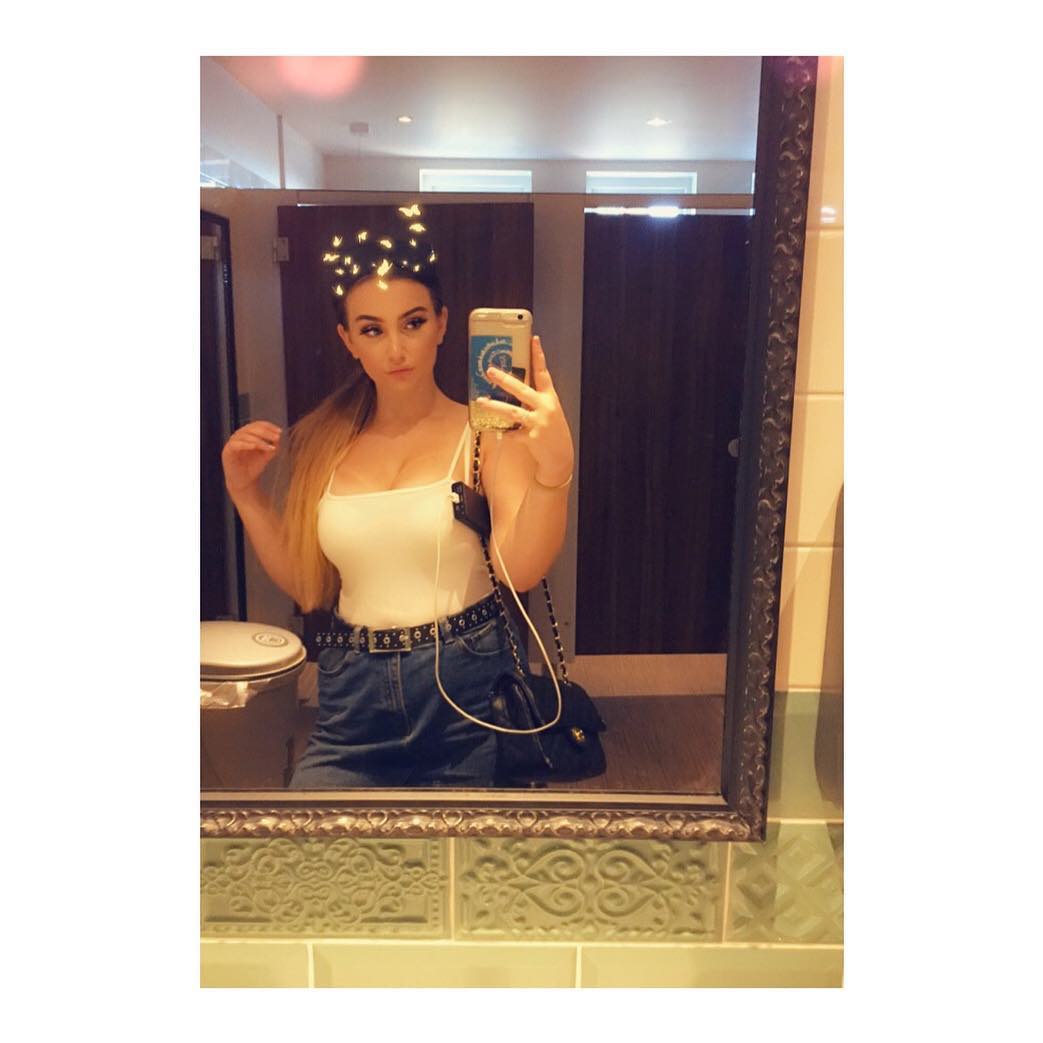 Cdxnvil's tweet photo. Consider yourself lucky to be talking to me, for me giving you my valuable time and attention. For me draining your wallet until you feel you are no longer worthy of saying my name. There are plenty of #pigs begging to be in your position. https://t.co/ThvsJUL6gE