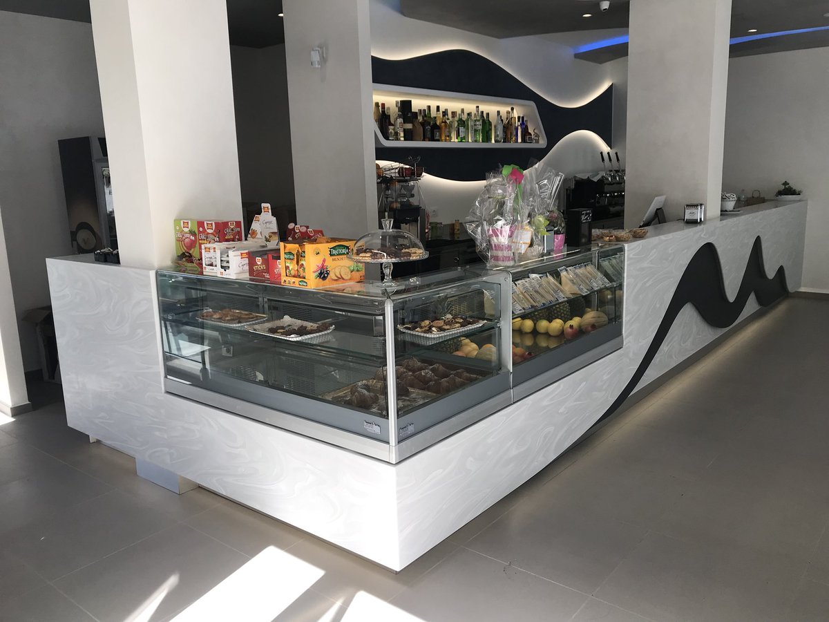 DesignCarmando's tweet image. #bar #winebar #corianDupont #carmandodesignarredamenti