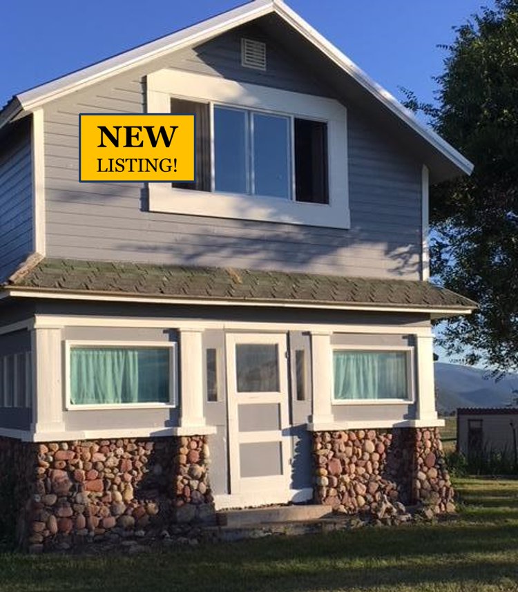 BigSkyRealEst's tweet image. NEW LISTING #RonanMT - Round Butte Ranch Home historical Sears Craftsman construction on 17+ acres with 7 stall barn with tack room, center alley, turn out paddock &amp;amp; round pen, pole barn, chicken coop, #MissionMountains views. $269,900: ow.ly/KEJJ30l24fg #westernmontana