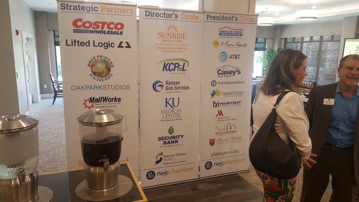 TeamMerriam's tweet image. Luncheoning w/ the Better Business Bureau of Kansas City Hosted by Northeast Johnson County Chamber of Commerce Representing AT&amp;amp;T Proudly 😉💯❗ #MidStatesProud #MoKanDo #PowerCentral #LifrAtATT @jc1087 @KINGRIQ87 @JCollier33 @THE1DMANN @Nejcmeetup