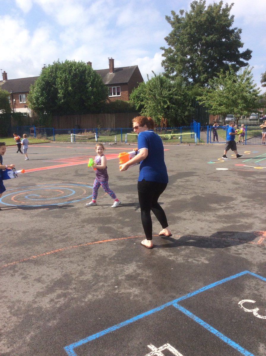 6OLOLP's tweet photo. Another wonderful #BehaviourTreat today. #Wet'n'Wild https://t.co/3yapG36o9M