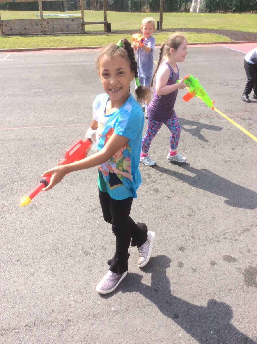 6OLOLP's tweet photo. Another wonderful #BehaviourTreat today. #Wet'n'Wild https://t.co/xqo16C967j