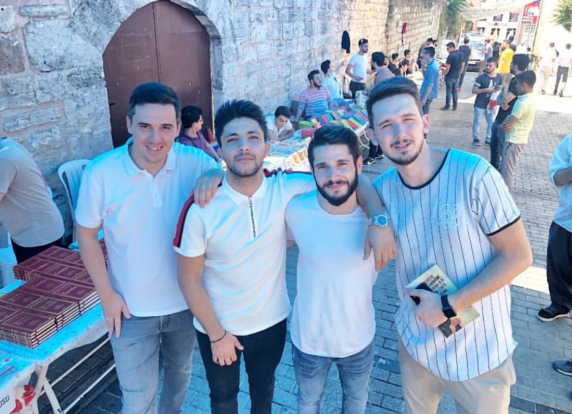 Allah Karşımıza Güzel Hikayeler Biriktirebileceğimiz İnsanlar Çıkarsın. 😇