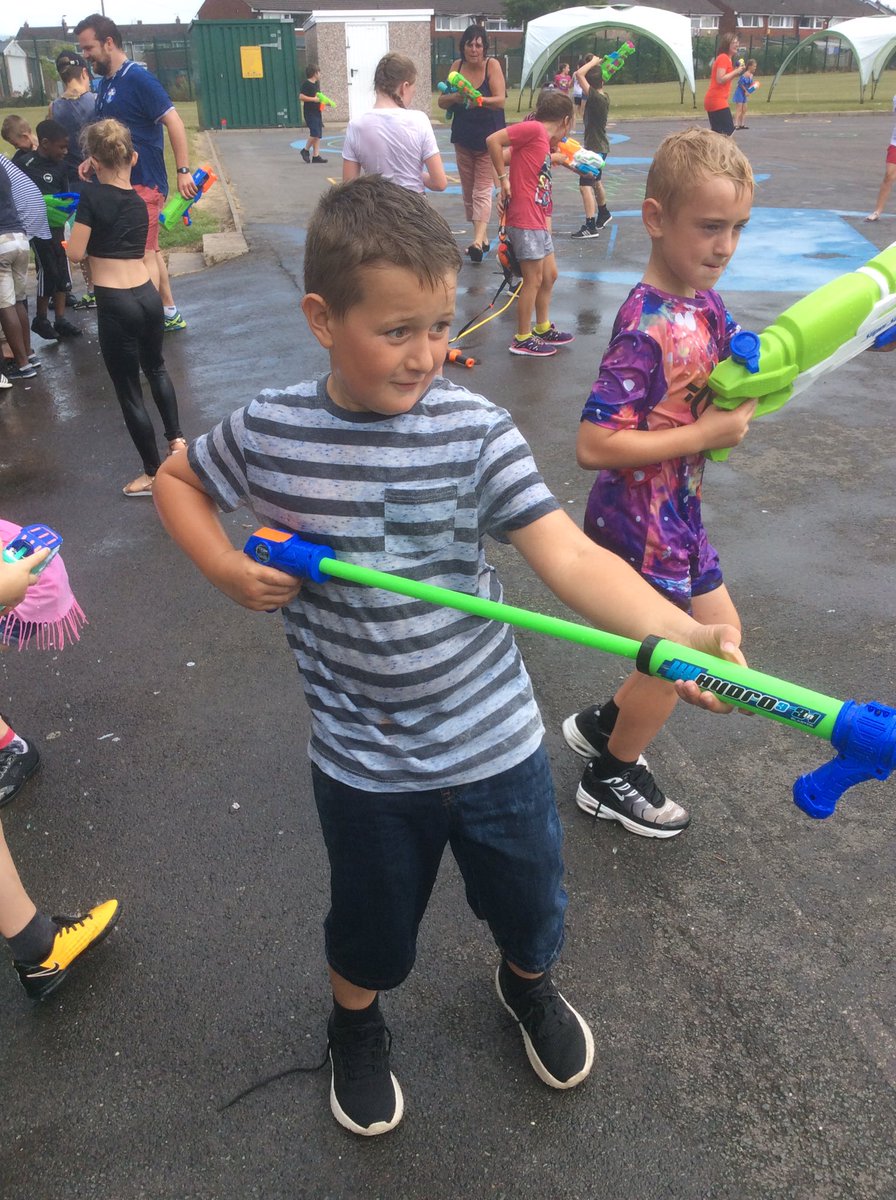 6OLOLP's tweet photo. Fantastic fun today at our #BehaviourTreat. #Wet'n'Wild https://t.co/J6QupYt5vM
