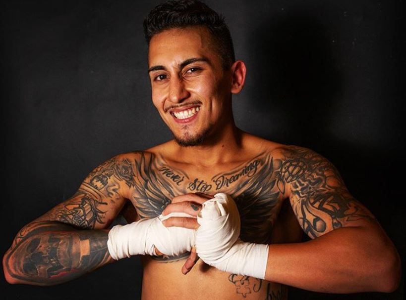 DavidKelly1290's tweet photo. HANDS OF PRECISION! #Tucson's #JensenRamirez uses his hands to pound boxers in the ring and create works of body art outside of it. See him this Saturday night at @RagingBabe's #GuerradeGallos @CDSResort PROFILE: https://t.co/Guy13JjyYW https://t.co/hUTAVDQp1e