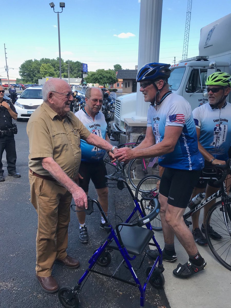 XLSarge's tweet image. This 93-year-old WW II Navy Veteran stopped to greet the CC4S riders as they arrived in Bluffton, IN. ⁦@USNavy⁩ ⁦@wwiistories⁩ ⁦@wwiimemories⁩