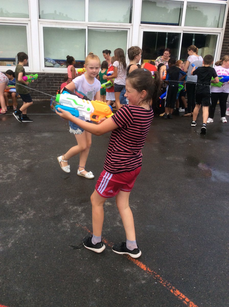 6OLOLP's tweet photo. Greatest #BehaviourTreat ever! #Wet'n'Wild https://t.co/9fBgh11NHD