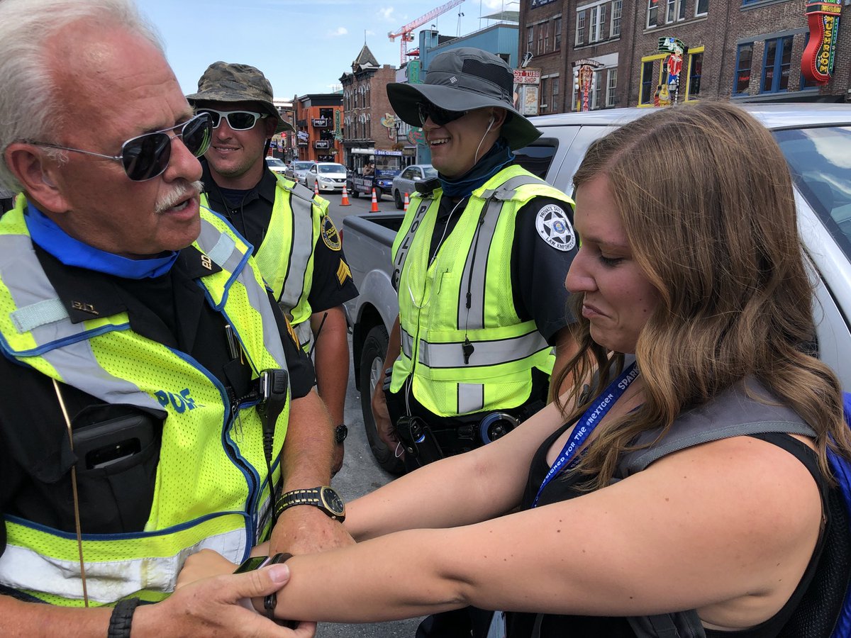 GeigerG5's tweet photo. #ppainextgen : cops cuff https://t.co/lIjx3dTryl