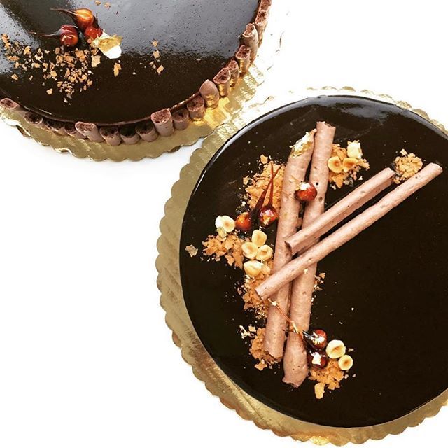 iceculinary's tweet photo. A pastry students version of an afternoon pick-me-up: Chocolate praline entremet cake. 😍 📸: @chef.in.the.making #ICEculinaryNY #ICEculinary #culinaryvoice .
.
.
.
.
.
#pastrystudent #entremet #praline #feedfeed #foodphotographer #bonappetit #entremet… https://t.co/c7XWYhvPIJ https://t.co/MiKvlripRg