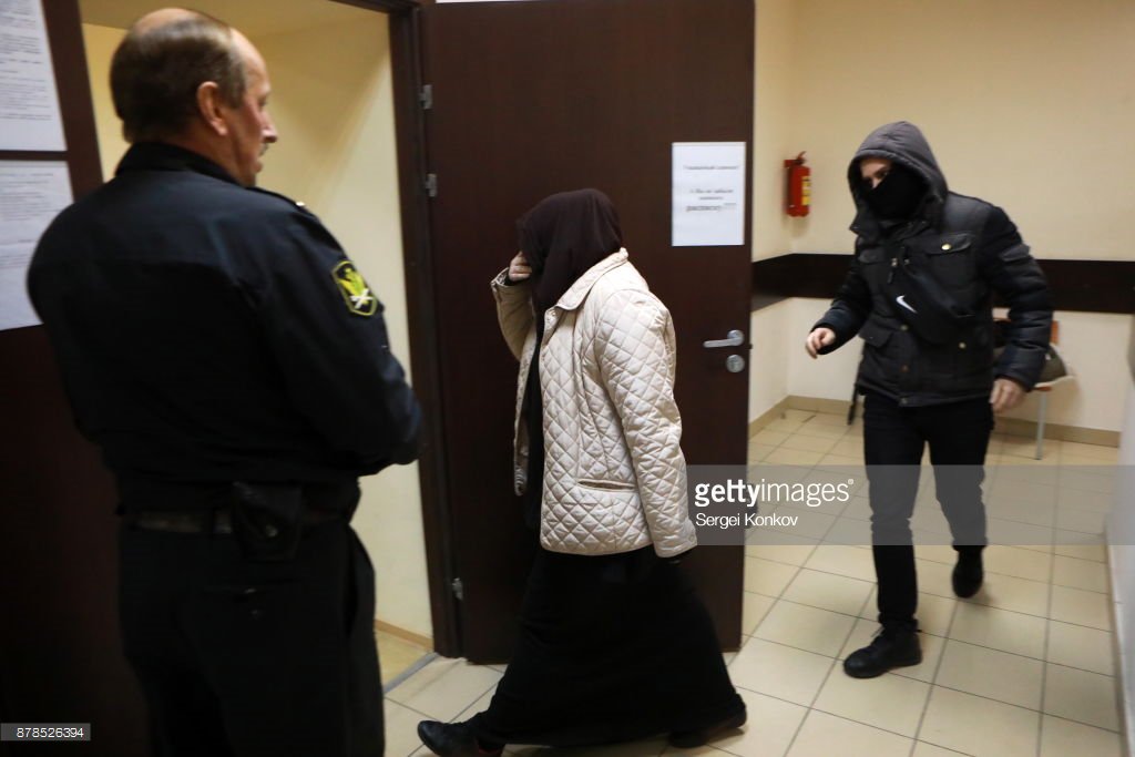 MustafaKILIC_X's tweet photo. 2017’de Kafir Rusya, 12 yıl hapse mahkûm ettiği Hizb-ut Tahrir üyesi İsa Rahimov’un Rus kökenli Müslüman olan eşi Cennet Bespalova'yı da 5 yıl hapse mahkum etti!
Rabbim yeryüzünde tek bir tutuklu Müslüman bırakmadan kurtaracak Raşidi Hilafeti nasip etsin inşAllah.
#SaveJanat https://t.co/HTUEJG8eIj