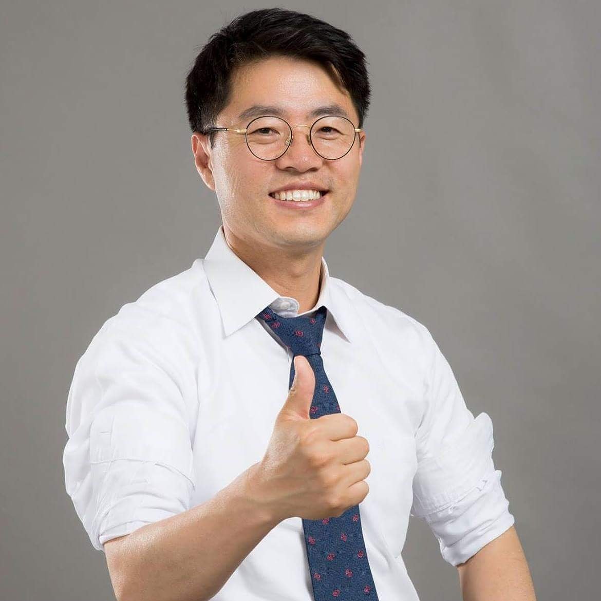 더불어민주당 원주갑 지역위원장 권성중입니다. 잘 부탁드리겠습니다. 화이팅