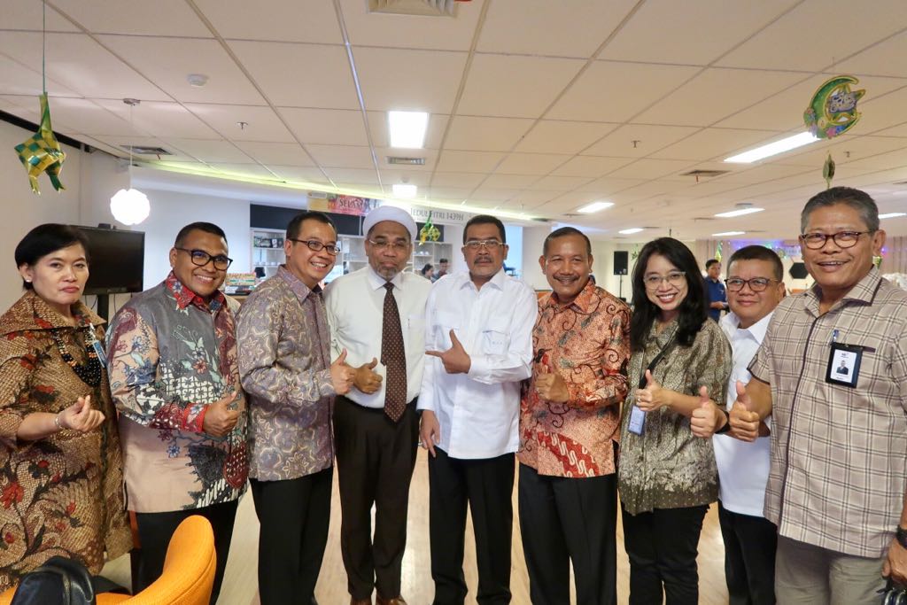 hari_mawon's tweet photo. #ILCFreeport Very Inspiring.!!!..@NgabalinAli #BerkahILC... Mestinya @Dennysiregar7 @permadiaktivis Remedial dong... Lebih berapi api...Nyerocos Mulu... https://t.co/Vf8LwaslL7