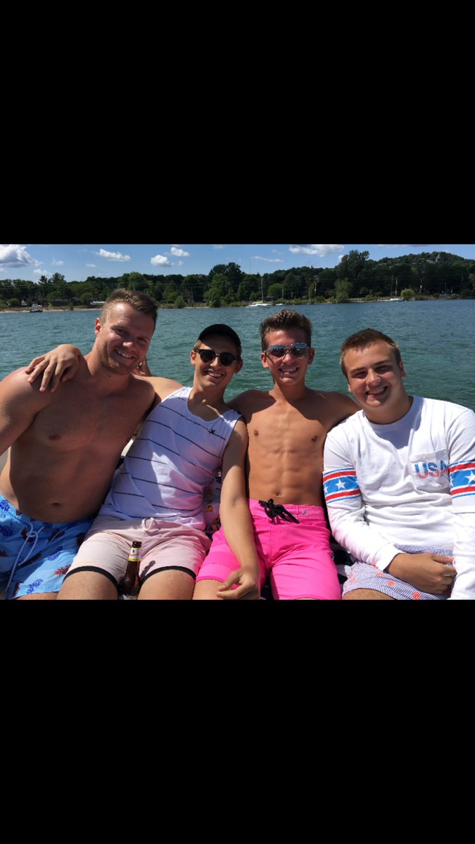 grant_ellison29's tweet photo. Happy Birthday to my day 1 homie🎉Hope u had a good one!🤘@justin_lupenec https://t.co/PyYeh4H0OD