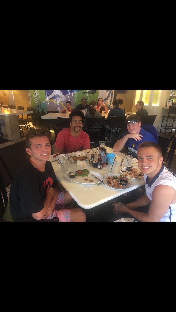 grant_ellison29's tweet photo. Happy Birthday to my day 1 homie🎉Hope u had a good one!🤘@justin_lupenec https://t.co/PyYeh4H0OD