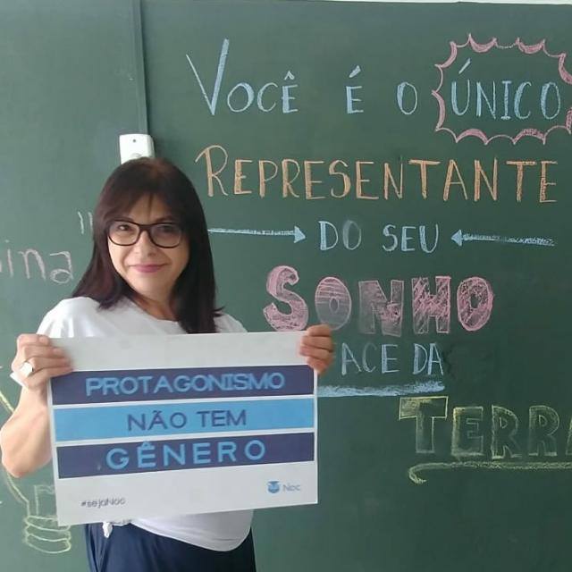 noceducacao's tweet photo. Hoje é aniversário da Zezé, essa mulherzona que é professora de Redação da Noc! Feliz novo ciclo, Zezé. Obrigado por alegrar os nossos dias, todos os dias! Qual palavra melhor define a Zezé para você?
#sejaNoc 📚 #noctransforma #noceducação https://t.co/yI6f2cECeW