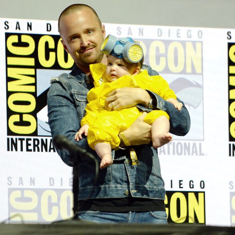enews's tweet photo. If loving this photo of Aaron Paul and his daughter is (breaking) bad then consider us raising hell. 😍 #SDCC https://t.co/WLejFeEthL