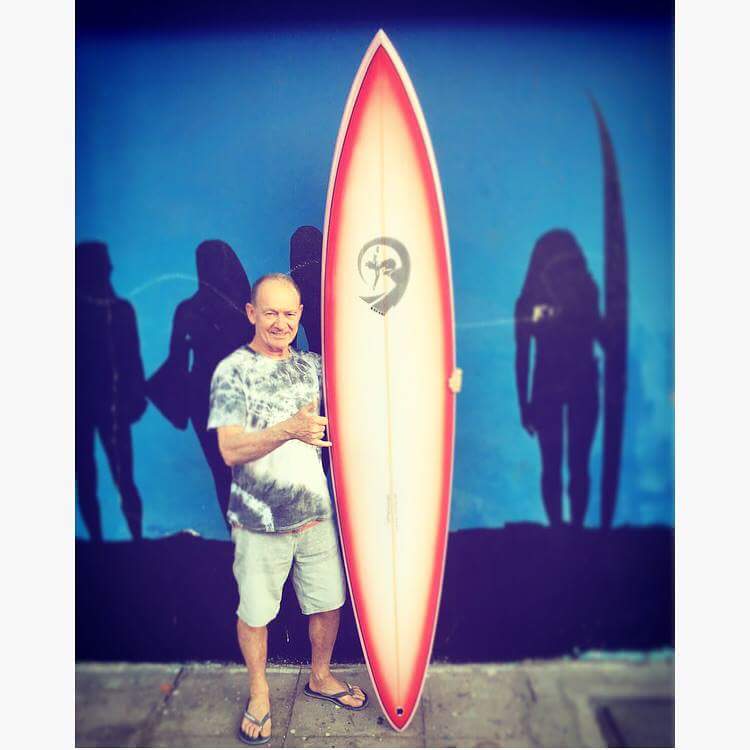 9MilesProject's tweet photo. Exciting news! This replica of the famous #pinkbanana of @shauntomson is up for auction! Email your bids to info@kommetjiesurf.com before 18h30 tonight! #charityauction #surflegend @KommetjieSurf https://t.co/pQsYsDvVqZ