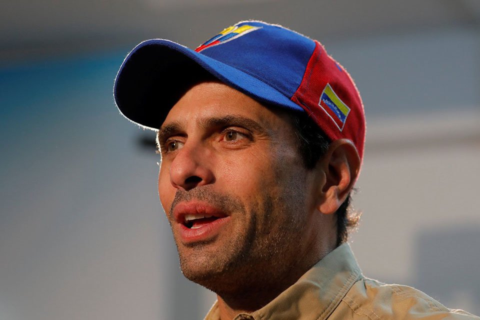 DiarioTalCual's tweet photo. SUMAR Y NO RESTAR. Capriles pide a los que están fuera “no sean destructores” de los que siguen en Venezuela https://t.co/VCcT9HsuvN https://t.co/sFANQVoxte